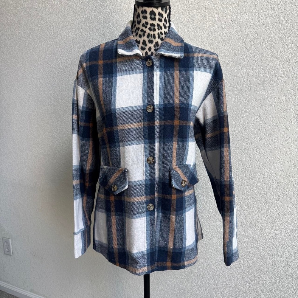Blue, white, and beige plaid flannel women's size M
